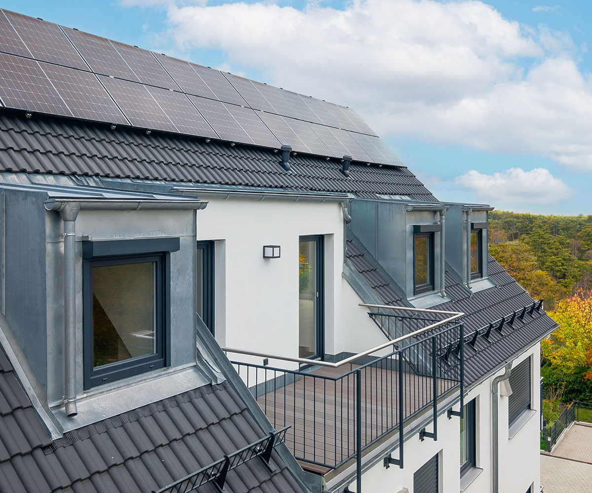 Hausdach mit PV Anlage