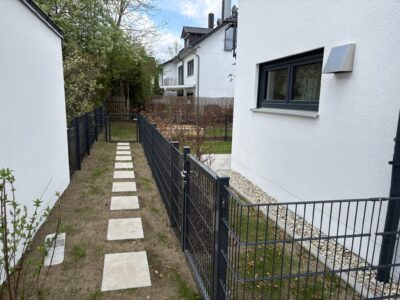3 Zimmer Dachgeschosswohnung mit Süd/West Balkon - Hauszugang (2820)