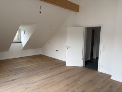 3 Zimmer Dachgeschosswohnung mit Süd/West Balkon - Küche/Essen (2823)