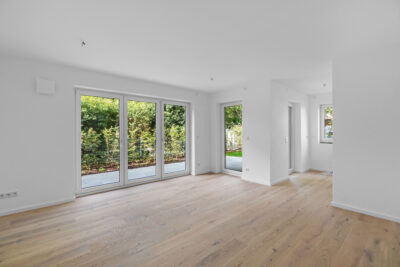 Bezugsfertig – 4 Zimmer Erdgeschosswohnung mit 170 m² Gartenanteil - Beispielwohnen (2211)