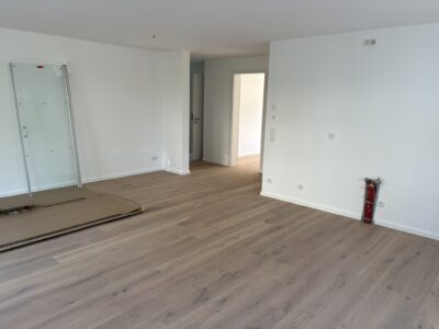 4 Zimmer Erdgeschosswohnung mit 177 m² Gartenfläche - Kochen-Essen (2310)