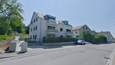 4 Zimmer Erdgeschosswohnung mit 177 m² Gartenfläche - Außenansicht (2312)